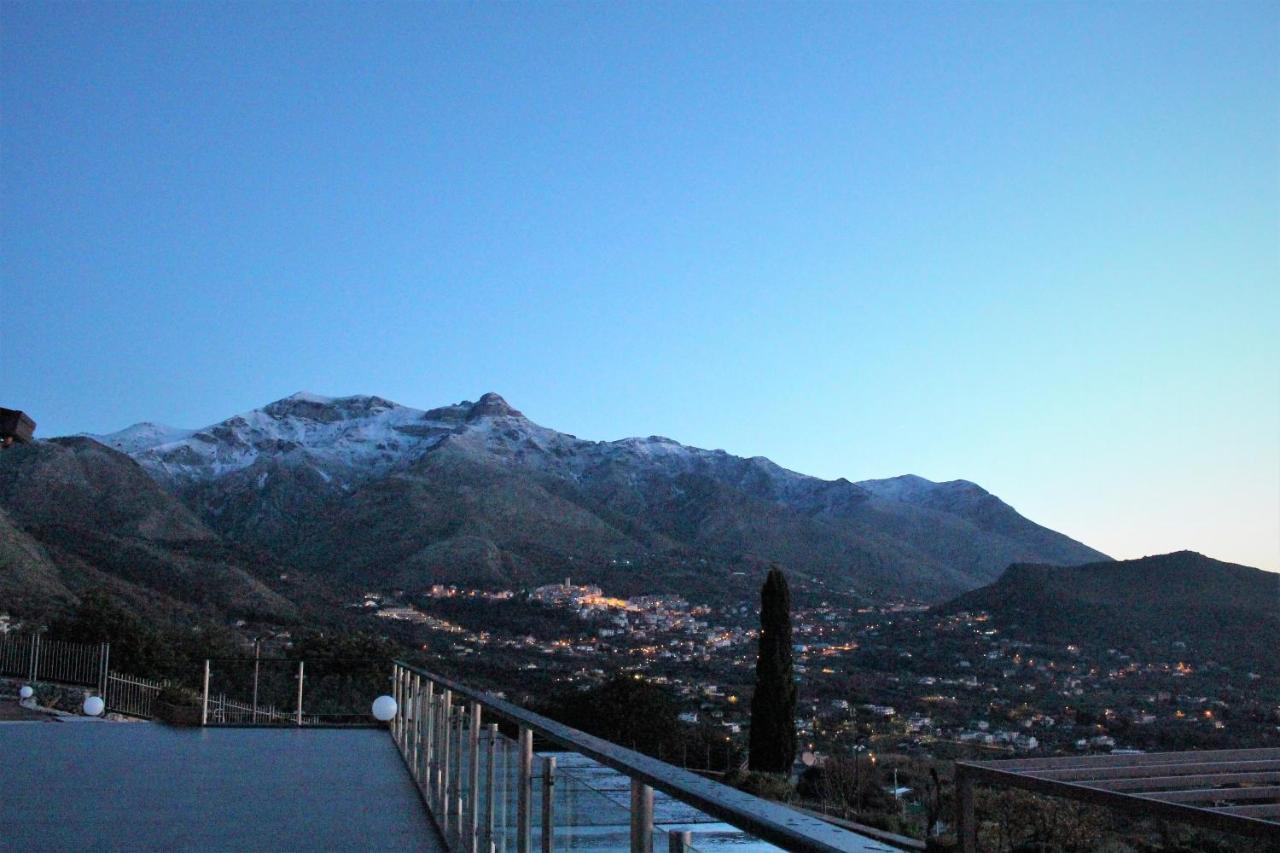Villa Treglia B&B Формия Екстериор снимка