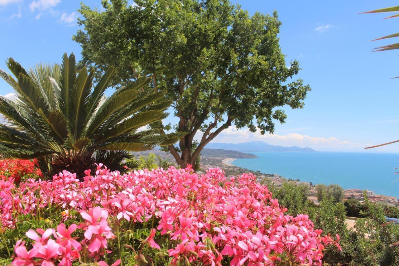 Villa Treglia B&B Формия Екстериор снимка